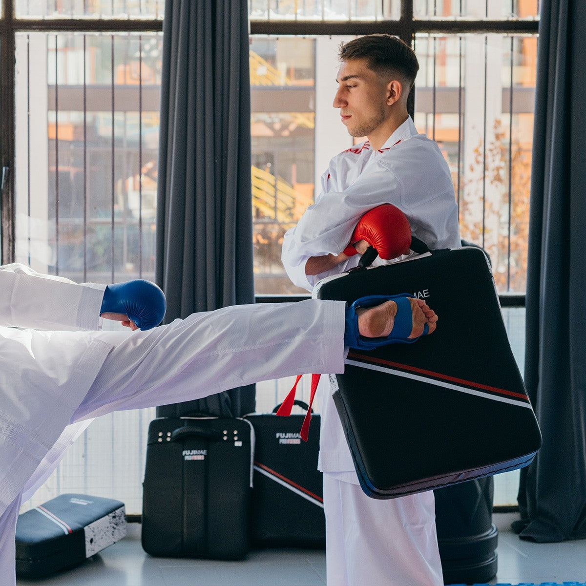 Bouclier Courbé Low Kick Série Pro