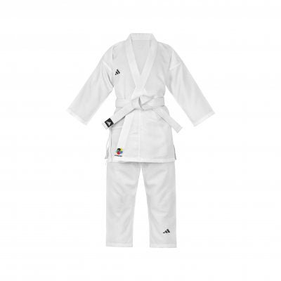 Vista frontal completa del KARATEGI Adidas K150 Kumite blanco homologado WKF.