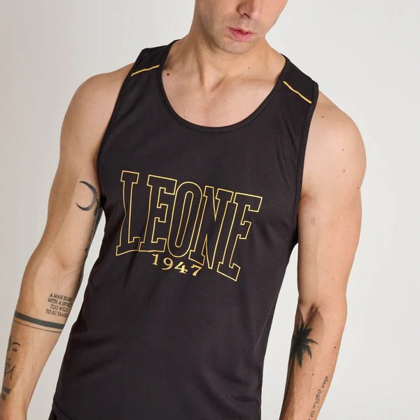 Vorderansicht des schwarzen technischen Tanktops Leone 1947 DNA mit mikroperforierter Textur