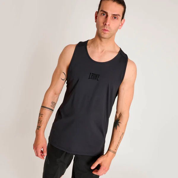 Vorderansicht des technischen Tanktops Leone Black Lion mit schwarzen Silikondetails