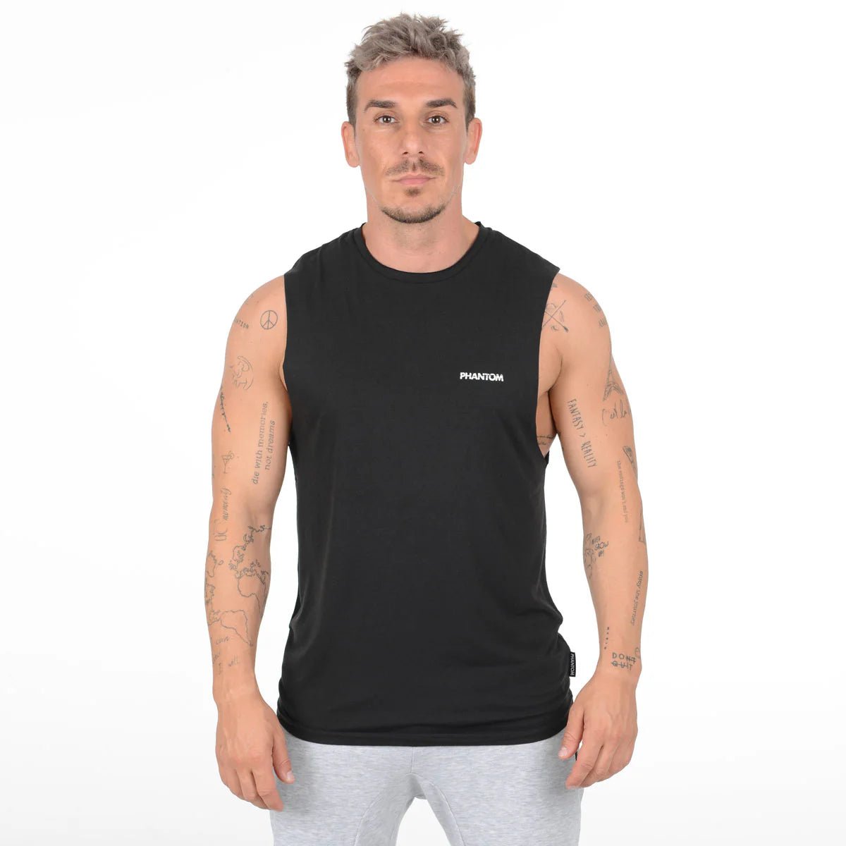 Vorderansicht des schwarzen Superior-Sport-Tanktops mit dem ZERO 2-Grafikdruck auf der Brust