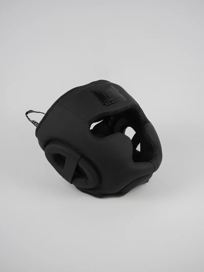 Vista frontal del casco integral Metal Boxing "Black Light" negro mate con protectores de pómulos y mentonera integrados