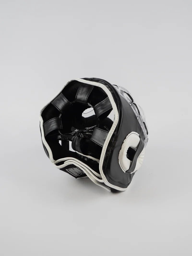 Vista posteriore del caschetto Metal Boxe con chiusura a velcro e lacci sulla calotta