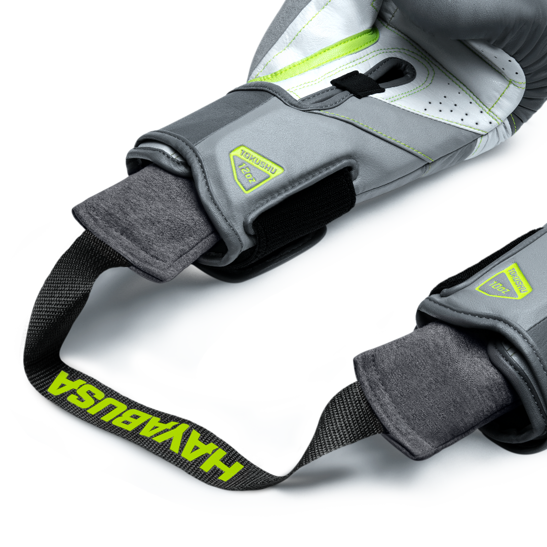 Hayabusa-Deodorant aus grauer Bambuskohle in einem Boxhandschuh
