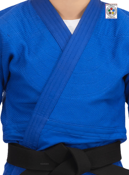 Dettaglio dell'etichetta IJF Approved sul Judogi Blu Daedo 750g