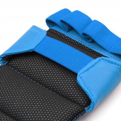 Detalhe da palma aberta das luvas azuis de luta Adidas Ju Jitsu