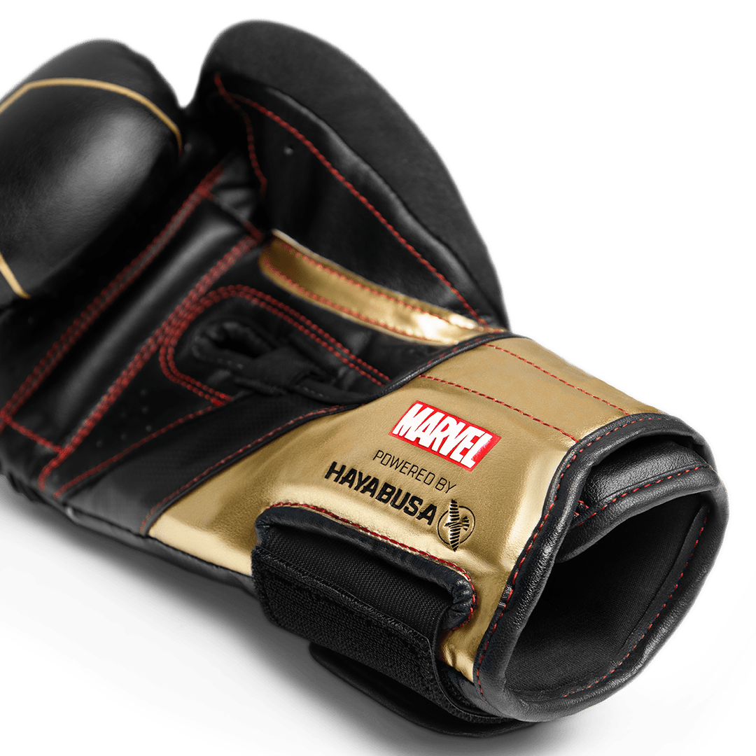 Vista da Marvel Black Widow Hayabusa Single Gauntlet mostrando detalhes gráficos e skin Vylar