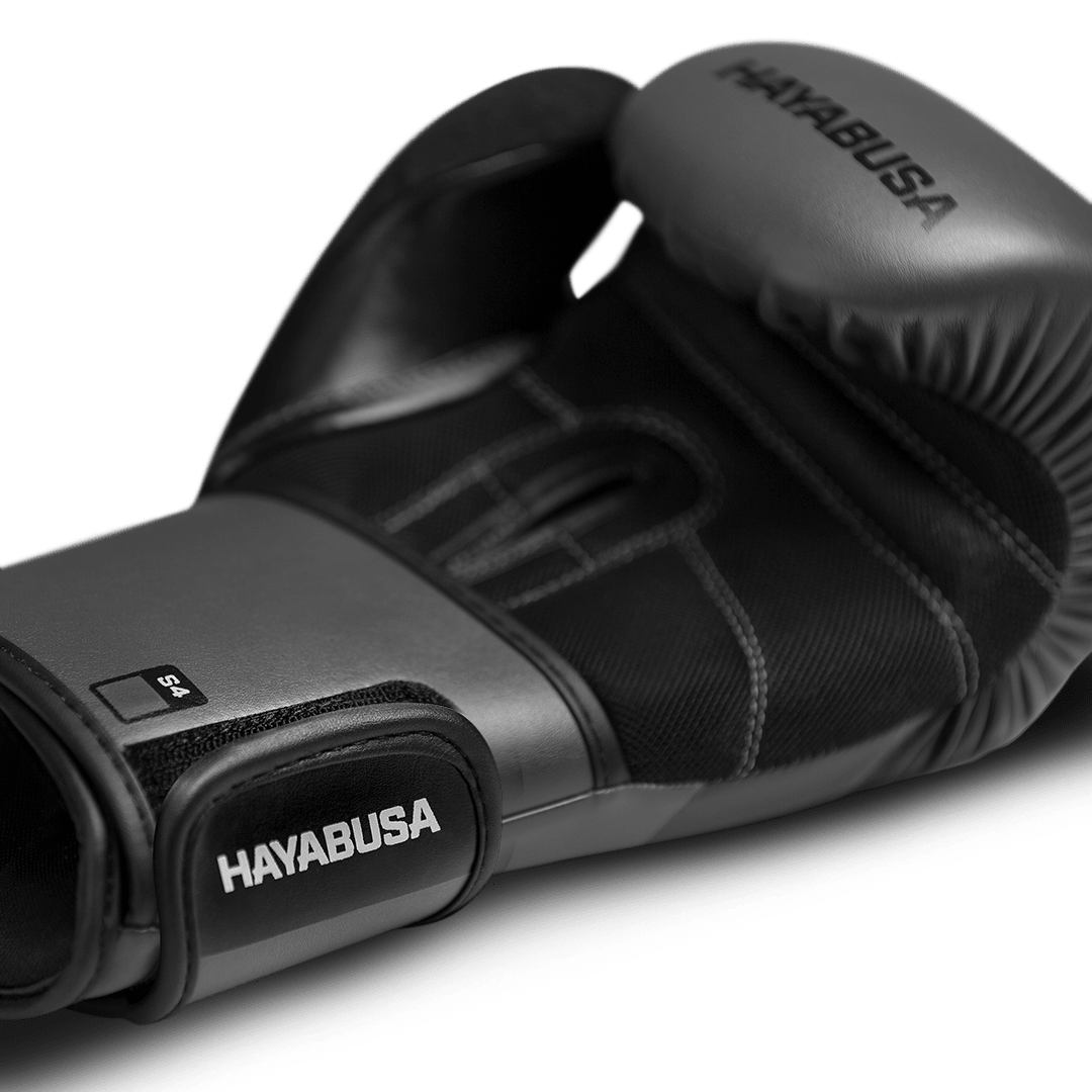 Palma da luva cinza Hayabusa S4 mostrando a estrutura ergonômica