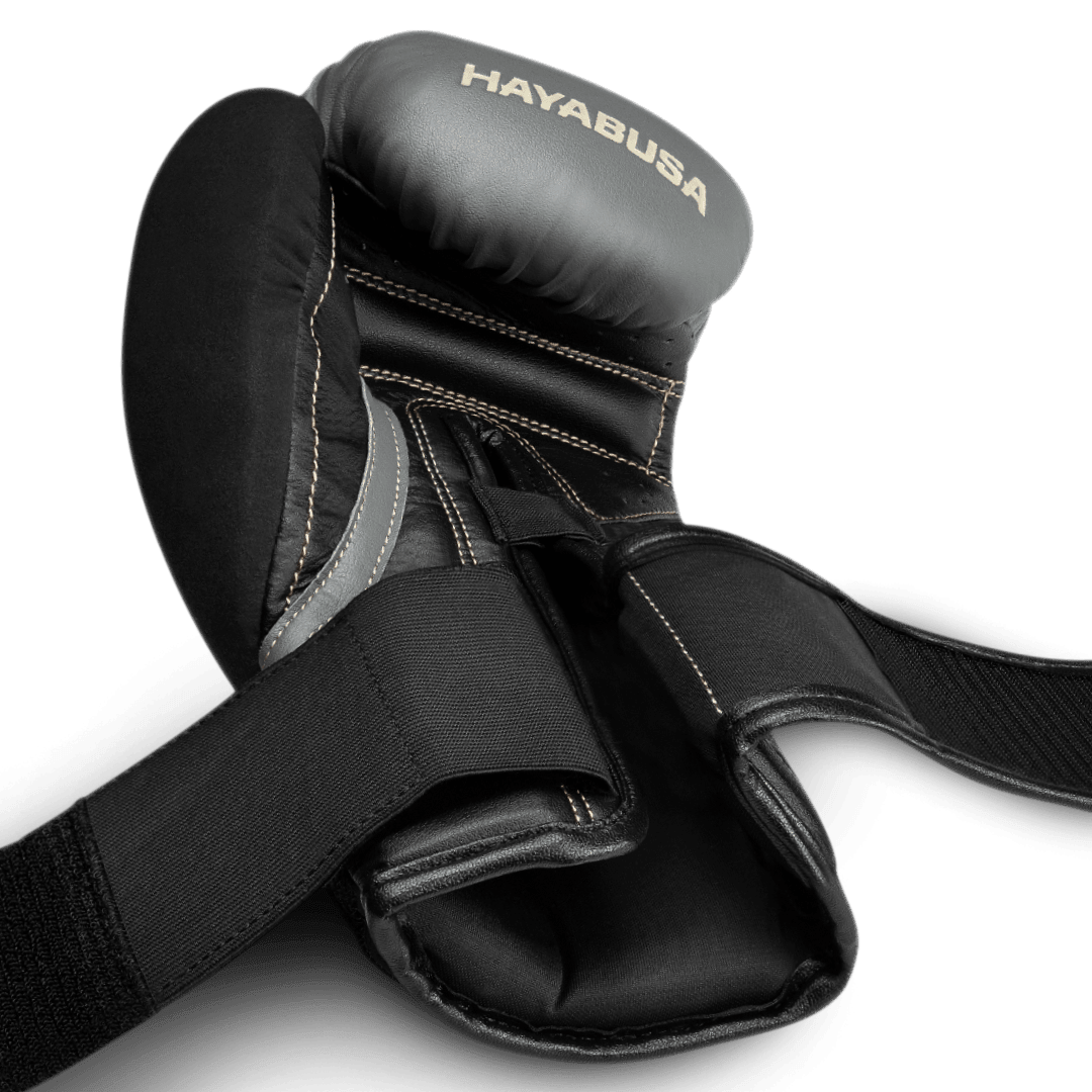 Cinturini aperti dei guantoni Hayabusa T3 grigi e neri