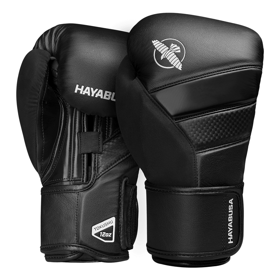 Coppia di guantoni da boxe Hayabusa T3 completamente neri.