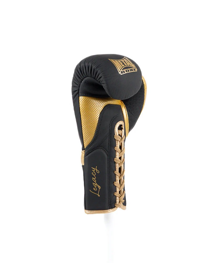 Vue latérale du gant de crin Metal Boxing Legacy noir, profil de puncheur