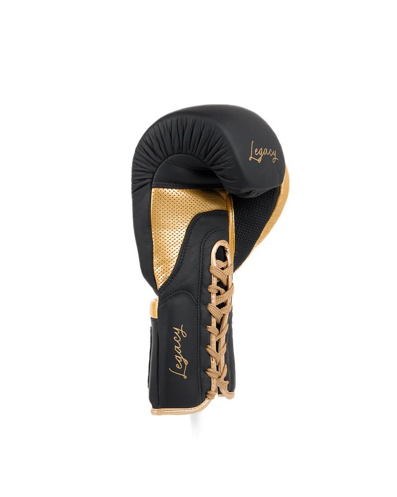Detalhe da luva preta única Metal Boxing Legacy Sparring, acolchoamento multicamadas