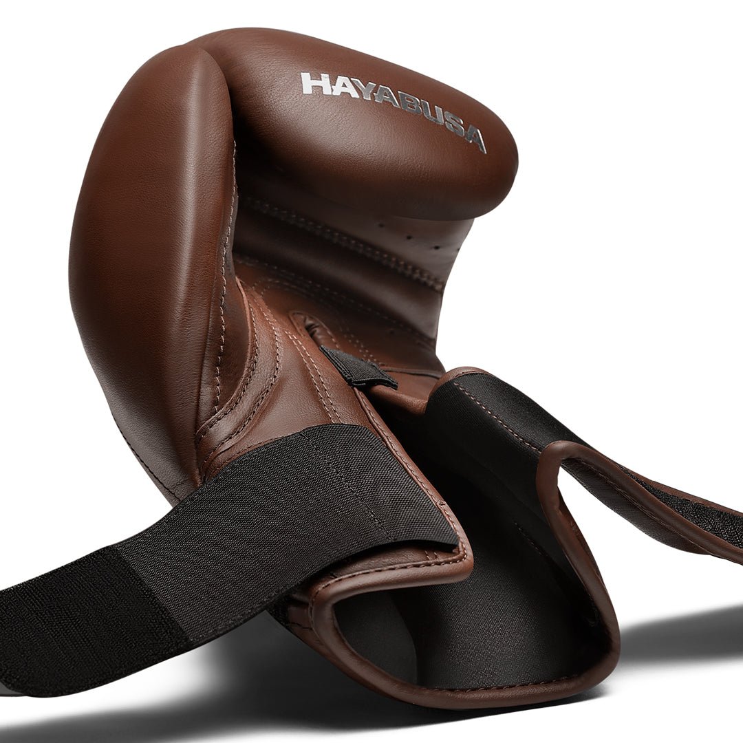 Détail du système de verrouillage dégrafé des gants Kanpeki marron