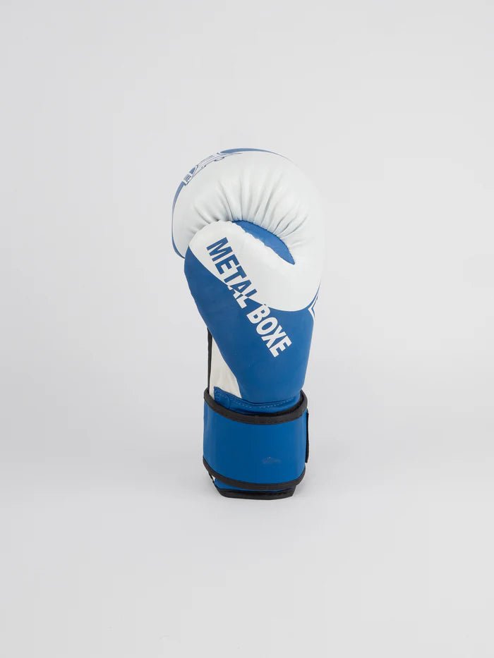 Vue latérale des gants de boxe en métal bleu, détail de fermeture velcro