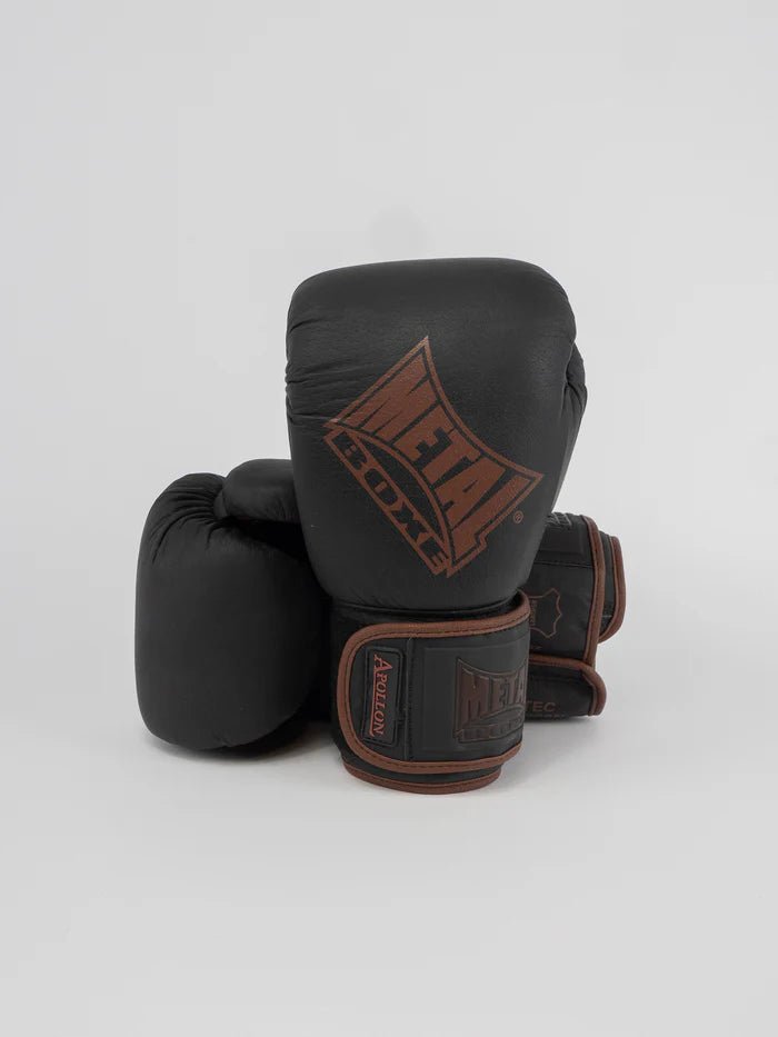 Vooraanzicht van de Apollon Metal Bokshandschoenen in vintage stijl zwart en bruin leer