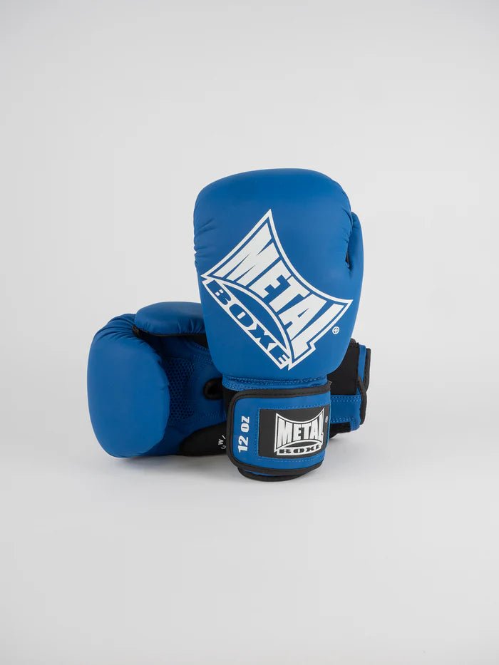 Vue de face des gants bleus de compétition de boxe en métal