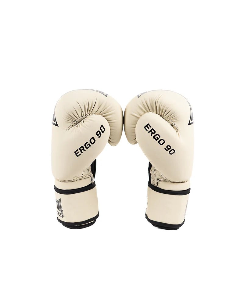 Vista laterale guantoni Metal Boxe Ergo 90 beige, focus sulla curvatura ergonomica a 90 gradi del pugno.