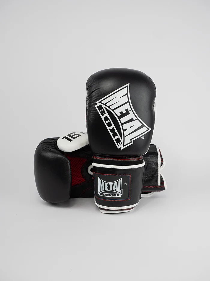 Vista frontal das luvas Metal Boxing Leather Sparring em couro com tecnologia ERGO 90