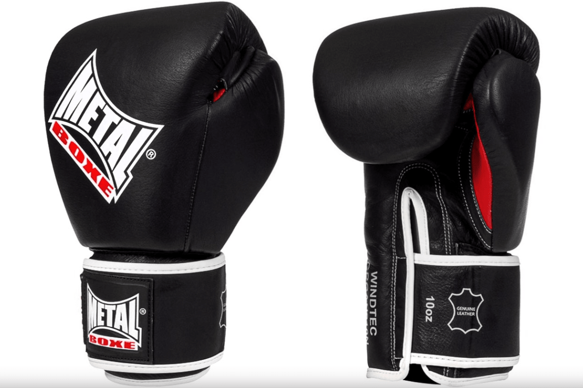 Vista frontal das luvas de boxe metálicas OKO em couro de búfalo preto