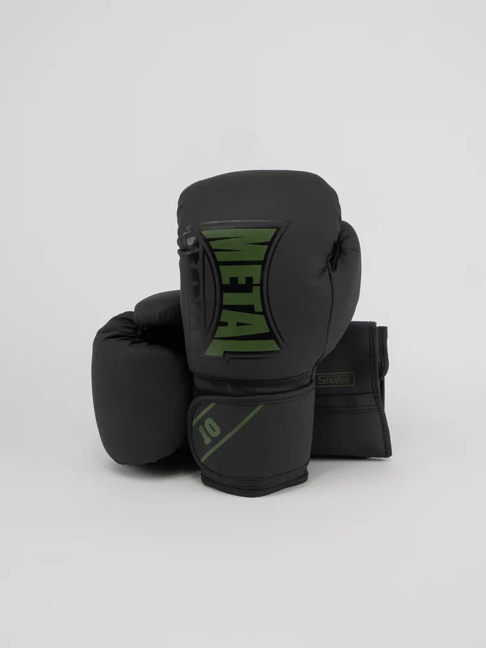 Vue de face des gants Metal Boxing Starter noirs et vert kaki, style militaire moderne