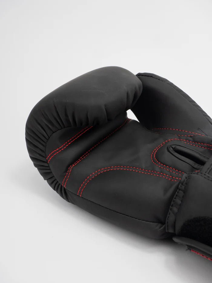 Vue de la paume des gants Metal Boxing Thai Black, focus sur l'ergonomie