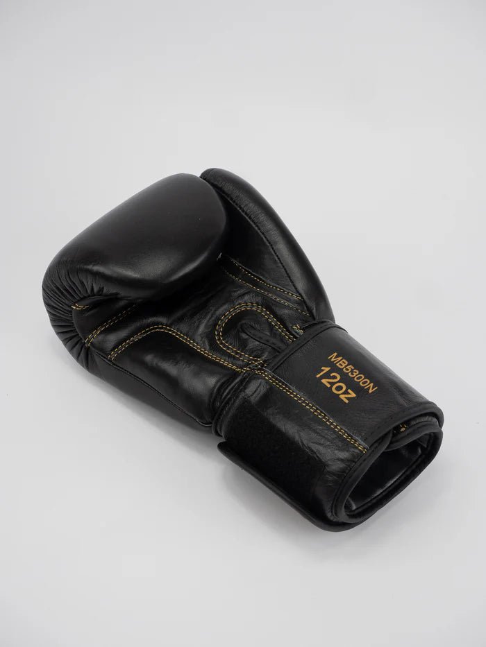 Vista da palma das luvas de couro Metal Boxing Thai Series, foco na ergonomia