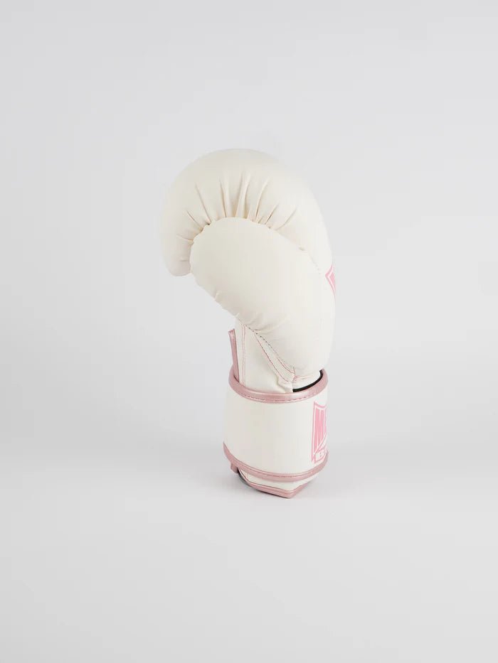 Vue latérale des gants Metal Boxing MB200, détail finition rose et fermeture velcro