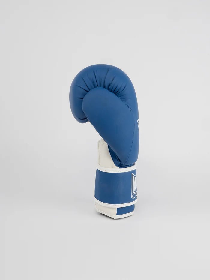 Vue latérale des gants de boxe MB200 Metal bleus, détail de fermeture velcro