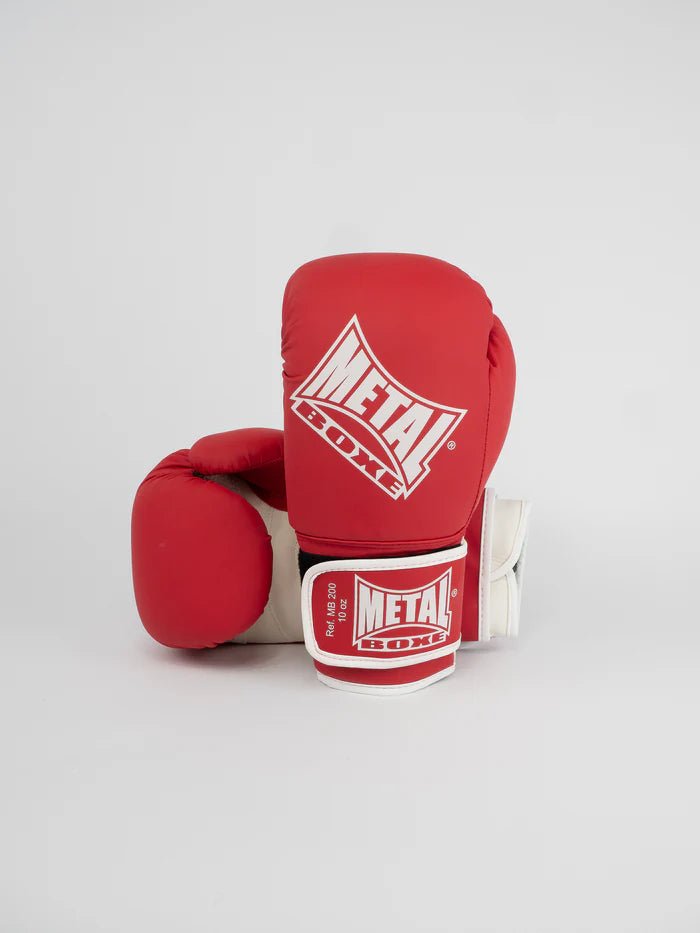 Vue de face des gants de boxe MB200 Metal rouges, absorption supérieure des chocs