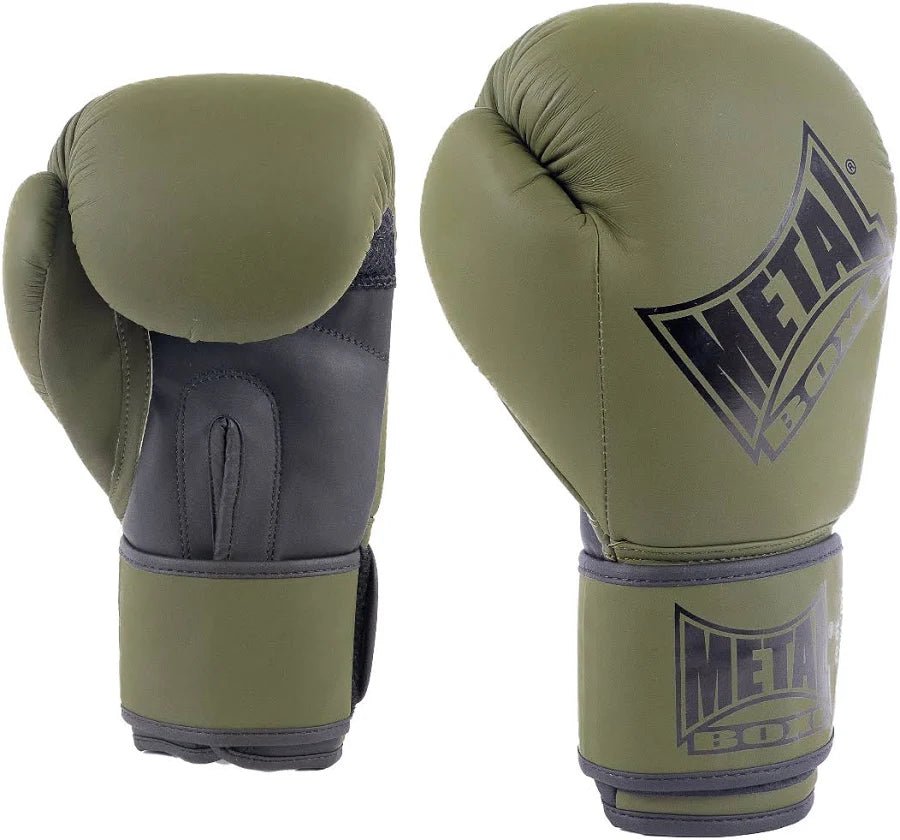 Vue de face des gants de boxe en métal MB200 verts, coque PU résistante