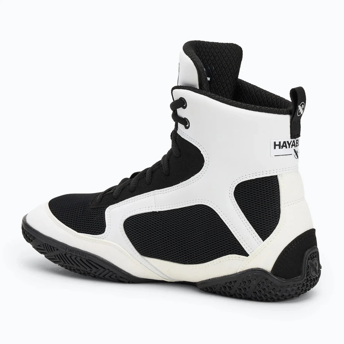 Hayabusa Pro Boxschuhe mit leichter Silhouette, weißes und schwarzes Seitenprofil.