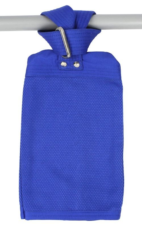 Ansicht eines einzelnen Judo Grip Trainer Moskito Multi blau aus schwerem Gi-Stoff