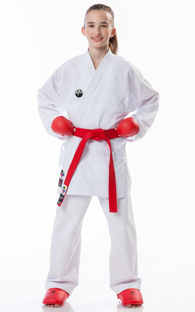 Karategi Tokaido Kumite Master Junior indossato da una ragazza come divisa leggera da allenamento