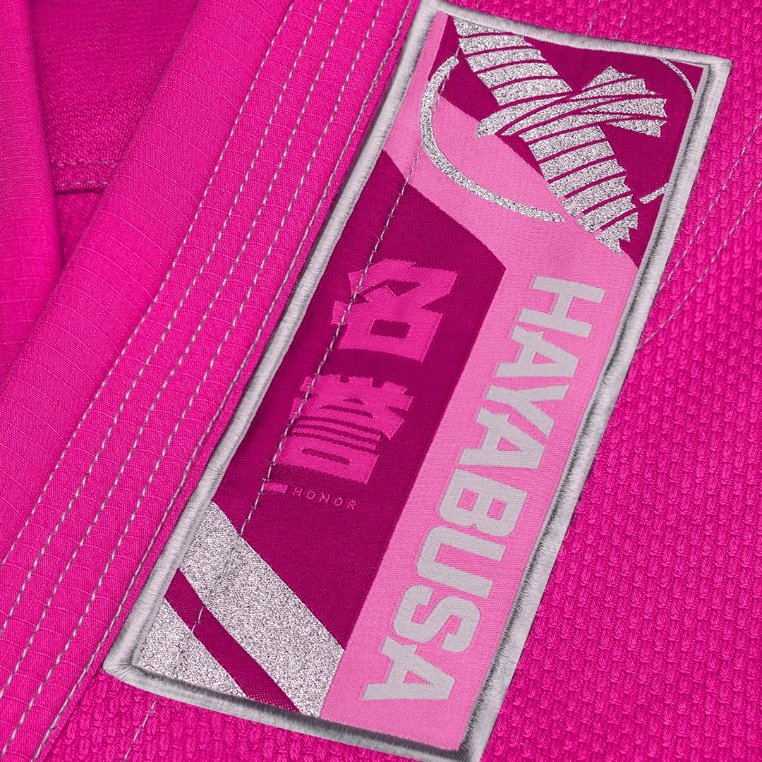 Close-up of the logos and writings embroidered on the pink variant of the Hayabusa Gi