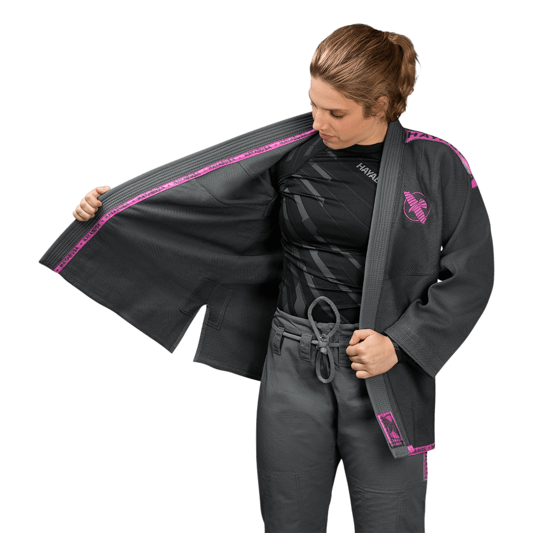 Internal view of the gray and pink kimono, detail of the reinforced stitching