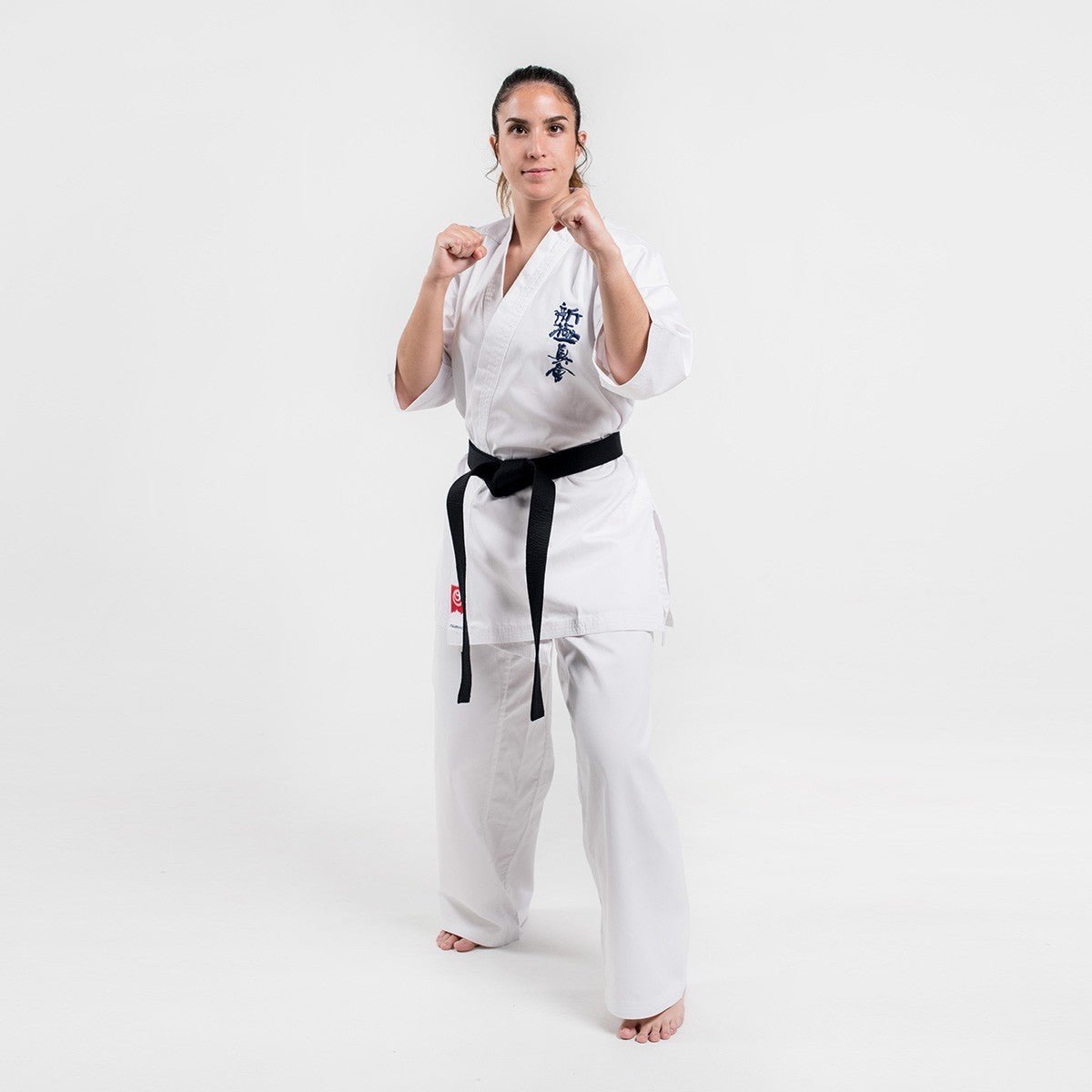 Kimono de entrenamiento de Karate Shinkyokushin Fujimae desgastado, vista frontal del uniforme de 9 oz.