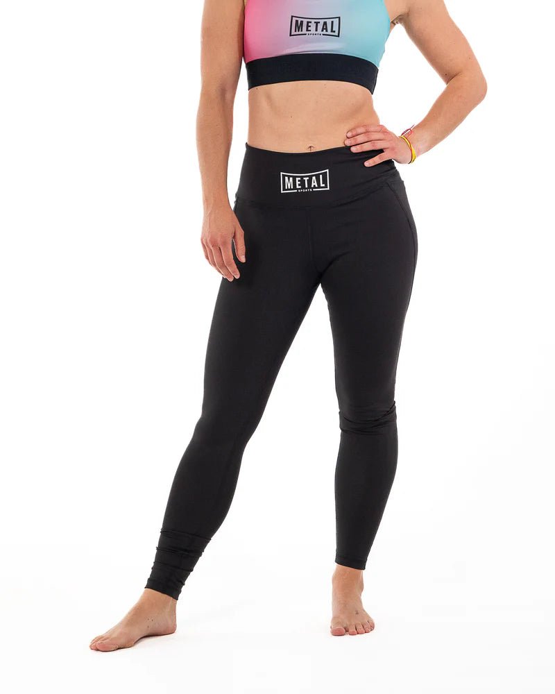 Vista frontale leggings donna Metal Boxe neri a compressione per fitness e MMA