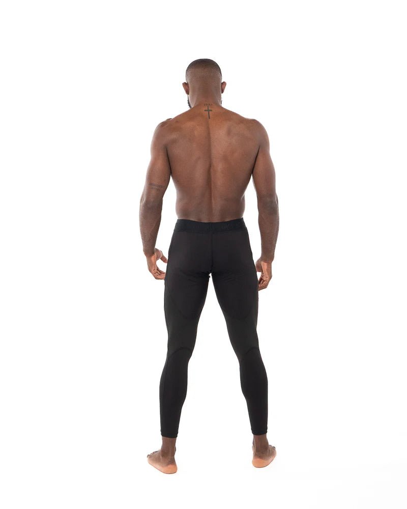 Černé pánské legíny Metal Boxing pro pohled zezadu, ergonomický střih a podpora svalů
