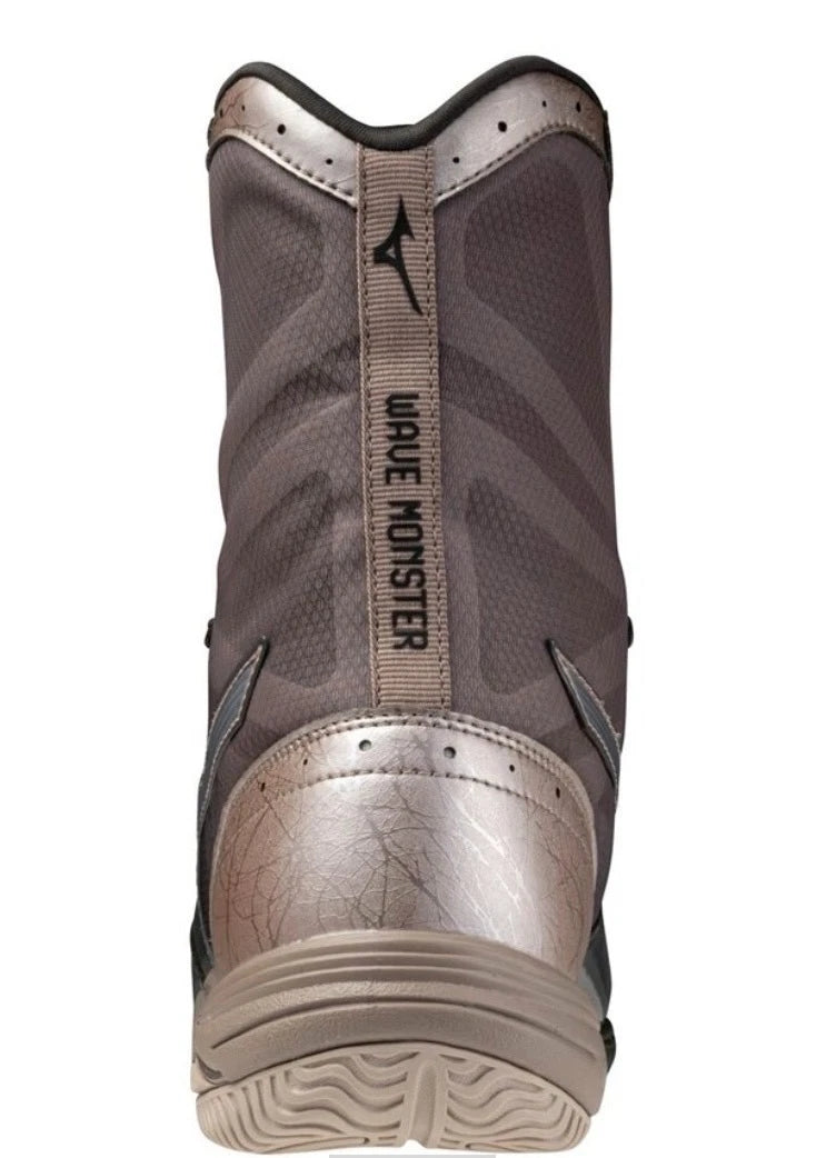 Supporto tallone e caviglia scarpe Mizuno Wave Monster nere.