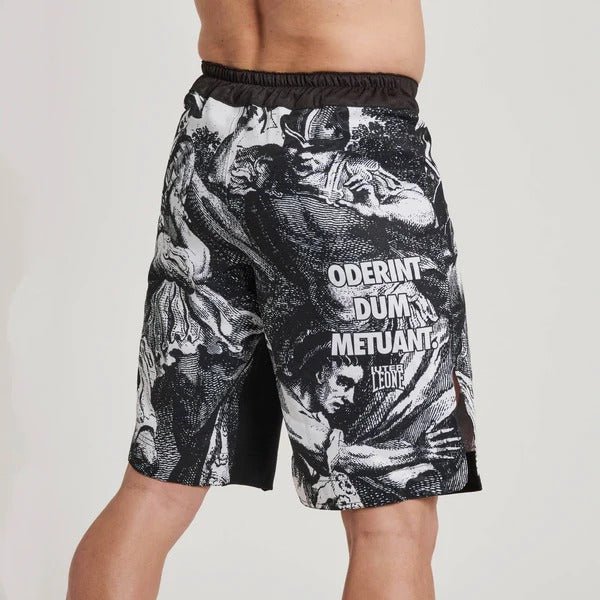 Rückseitiges Detail des schwarzen Bunds der LEONE x IUTER MMA-Shorts mit freiem Blick auf die hintere Mittelbahn