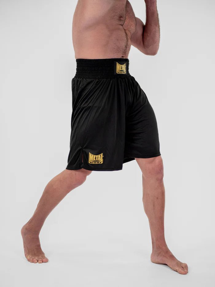 Detail des seidigen Stoffes und der Verarbeitung der schwarzen Metal Boxe Water Boxshorts