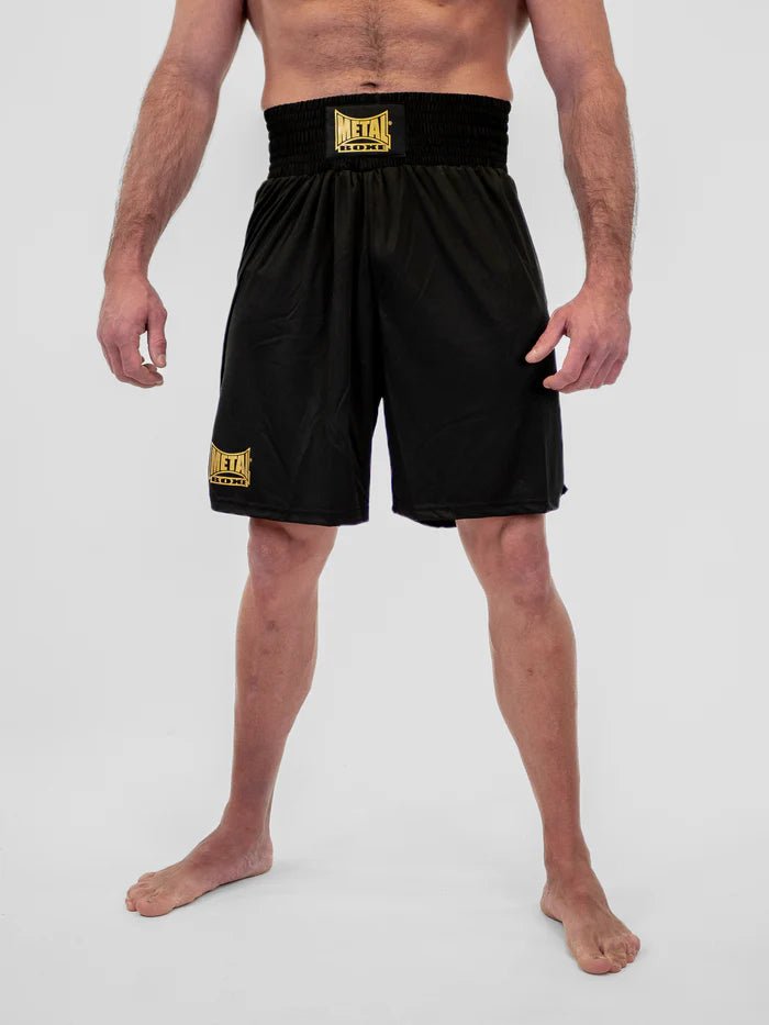 Hauptansicht von vorne: Schwarze englische Boxshorts von Metal Boxe Water aus fließendem Satin