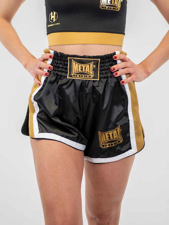 Vorderansicht Damen-Kickbox-Shorts Metal Boxe Extrem schwarz-goldener Kurzschnitt