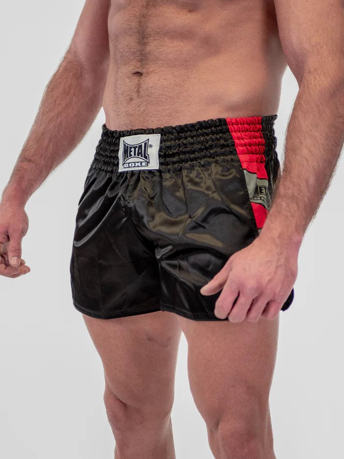 Hauptansicht von vorne: Getragene Black Metal Boxing Kick Pro Kickbox-Shorts für Männer