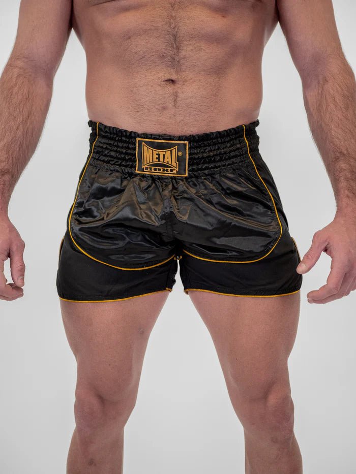 Widok z przodu Męskie spodenki do kickboxingu Metal Boxing Siam w kolorze czarno-złotym