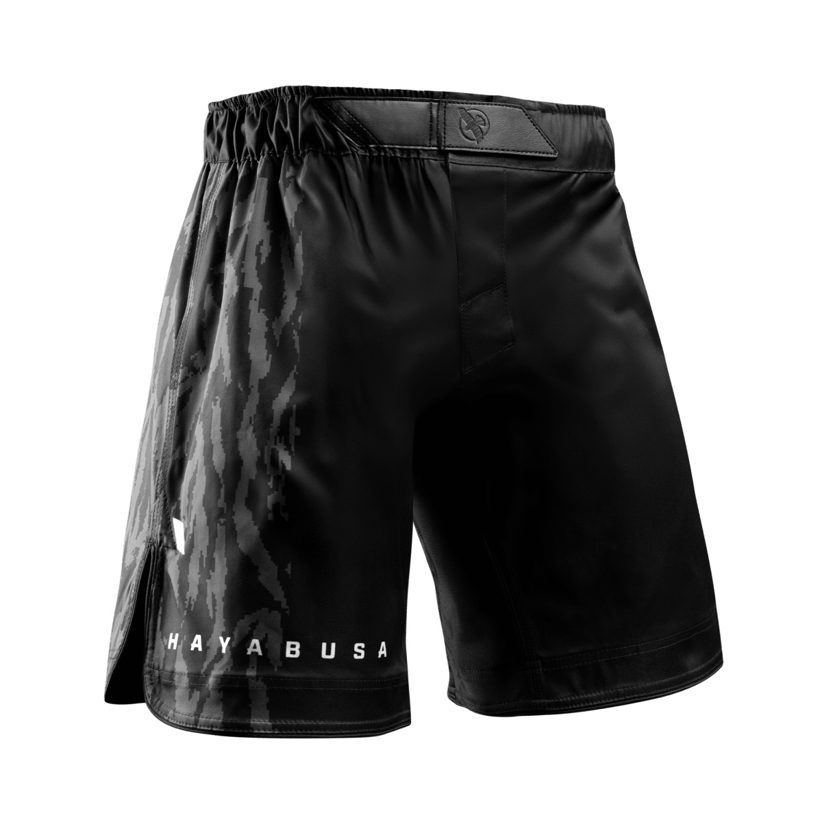 Vorderansicht der Hayabusa Apex 3/4 MMA Shorts schwarz, Hybridschnitt für Grappling und BJJ No-Gi