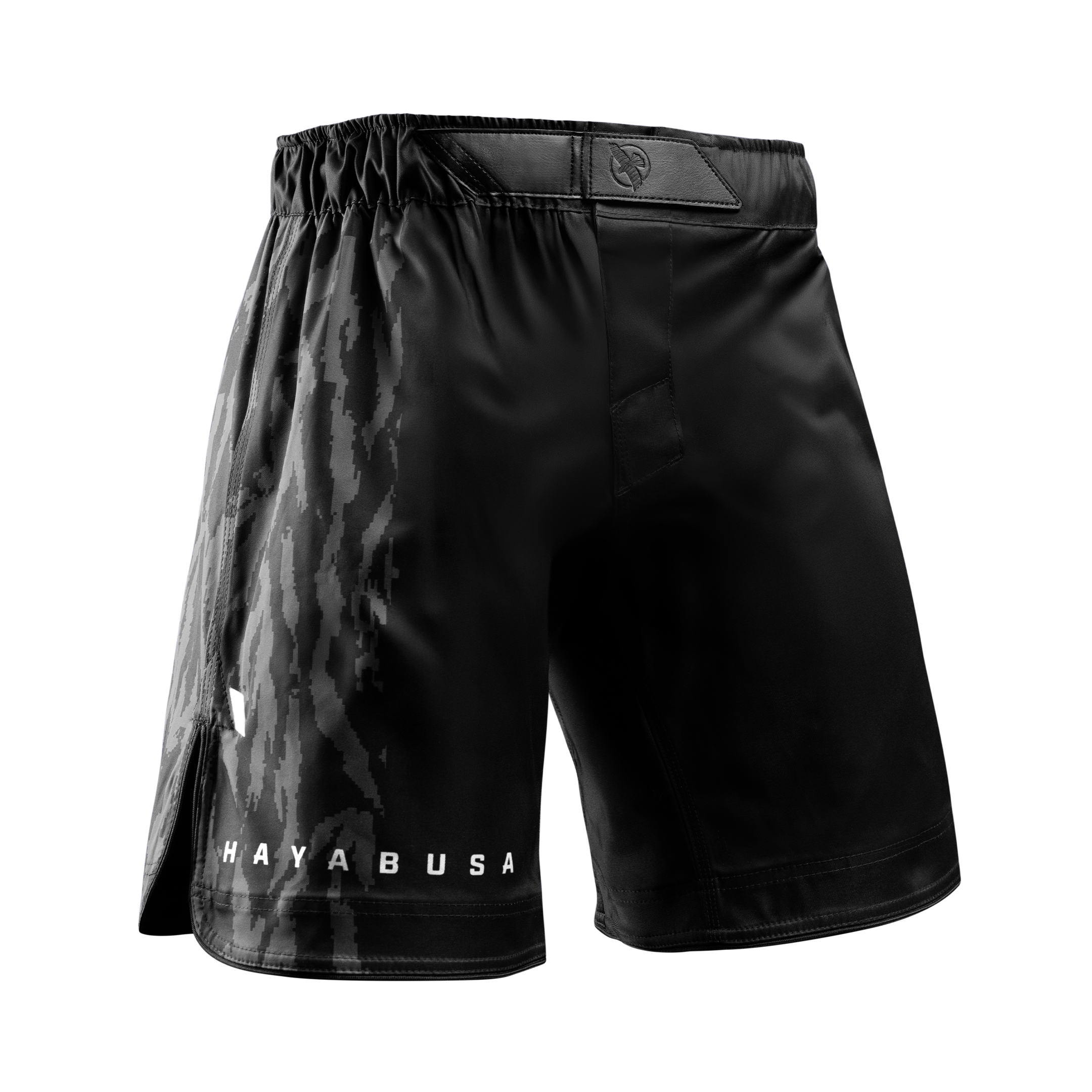 Vista frontale dei pantaloncini MMA Hayabusa Apex 3/4 neri, taglio ibrido per grappling e BJJ No-Gi