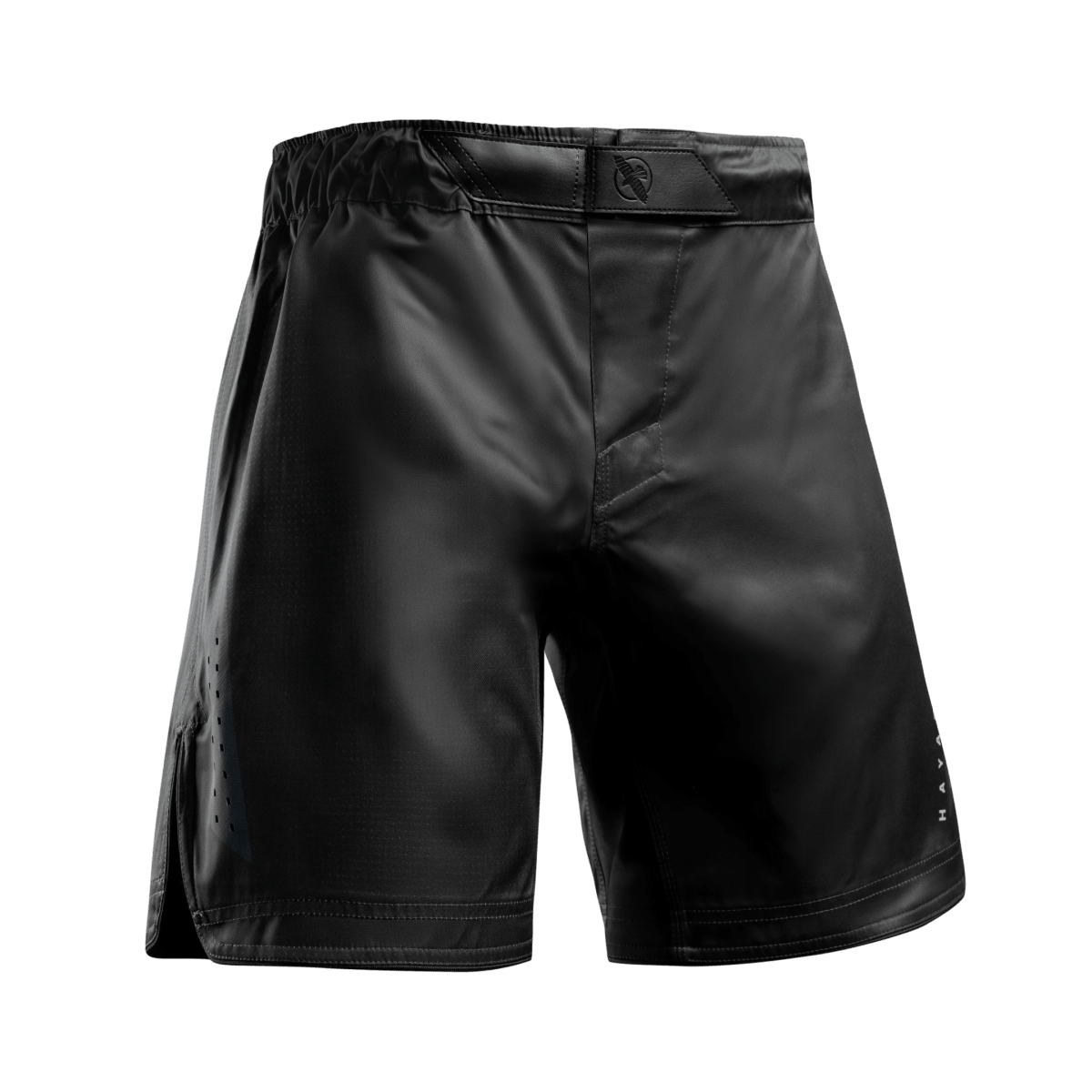 Vista frontal del pantalón corto negro Hayabusa Core 3/4 Thigh MMA, corte específico para BJJ No-Gi