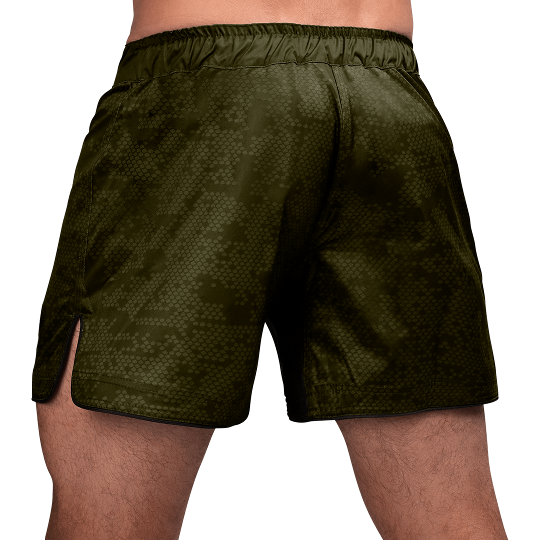 Rückansicht der grünen Hayabusa Hex MMA-Shorts, verstärkte Nähte für Spitzenleistung