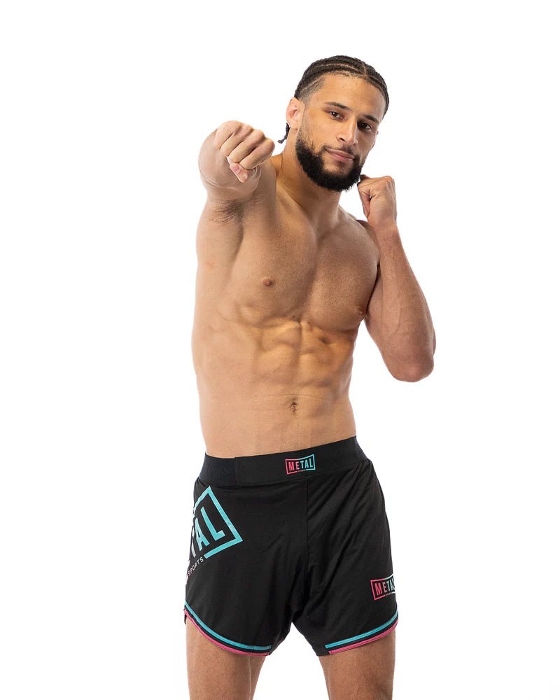 Miami Vibe Metal Boxing Shorts gedragen vooraanzicht voor MMA- en kickbokstraining